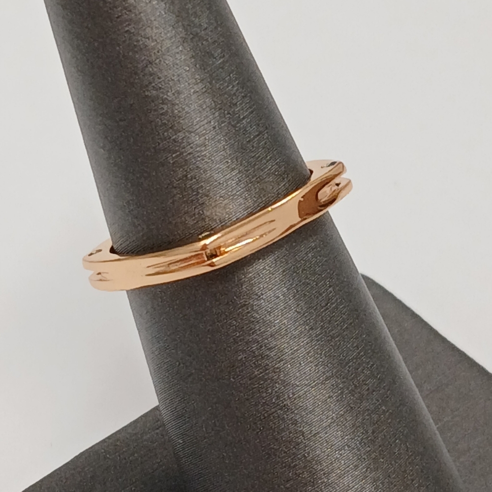 🍂 New 18k Goldplated Bevel Square Ring with Green Gem Accents Pretty Bird - Picture 2 of 9